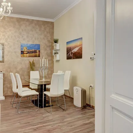 Апартаменты Buda Center *